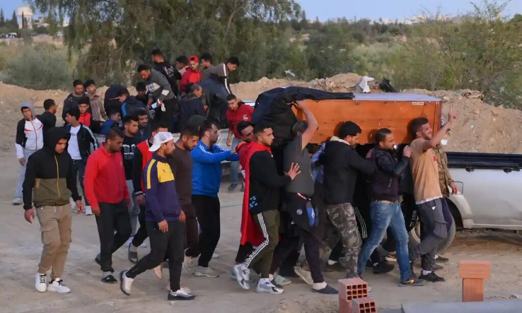 People carrying Nizar Issaoui's coffin.